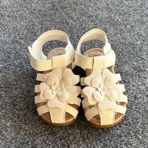Dream Pairs White Kids Sandals with Floral Design - Perfect for Flower Girl - 6